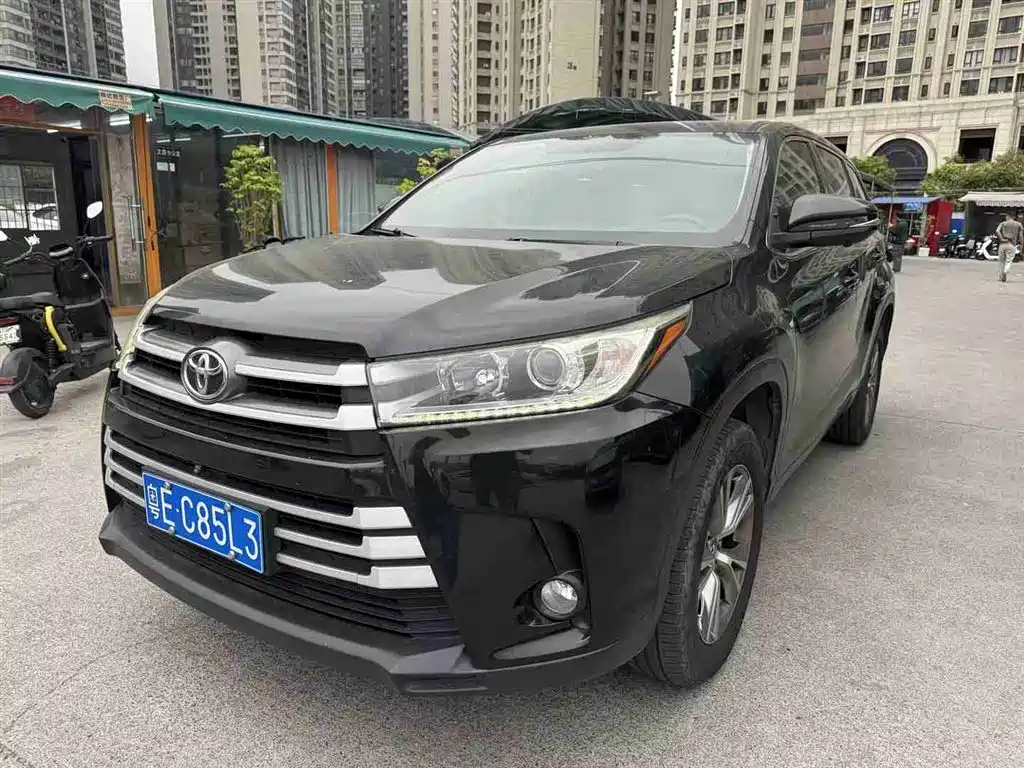 TOYOTA HIGHLANDER