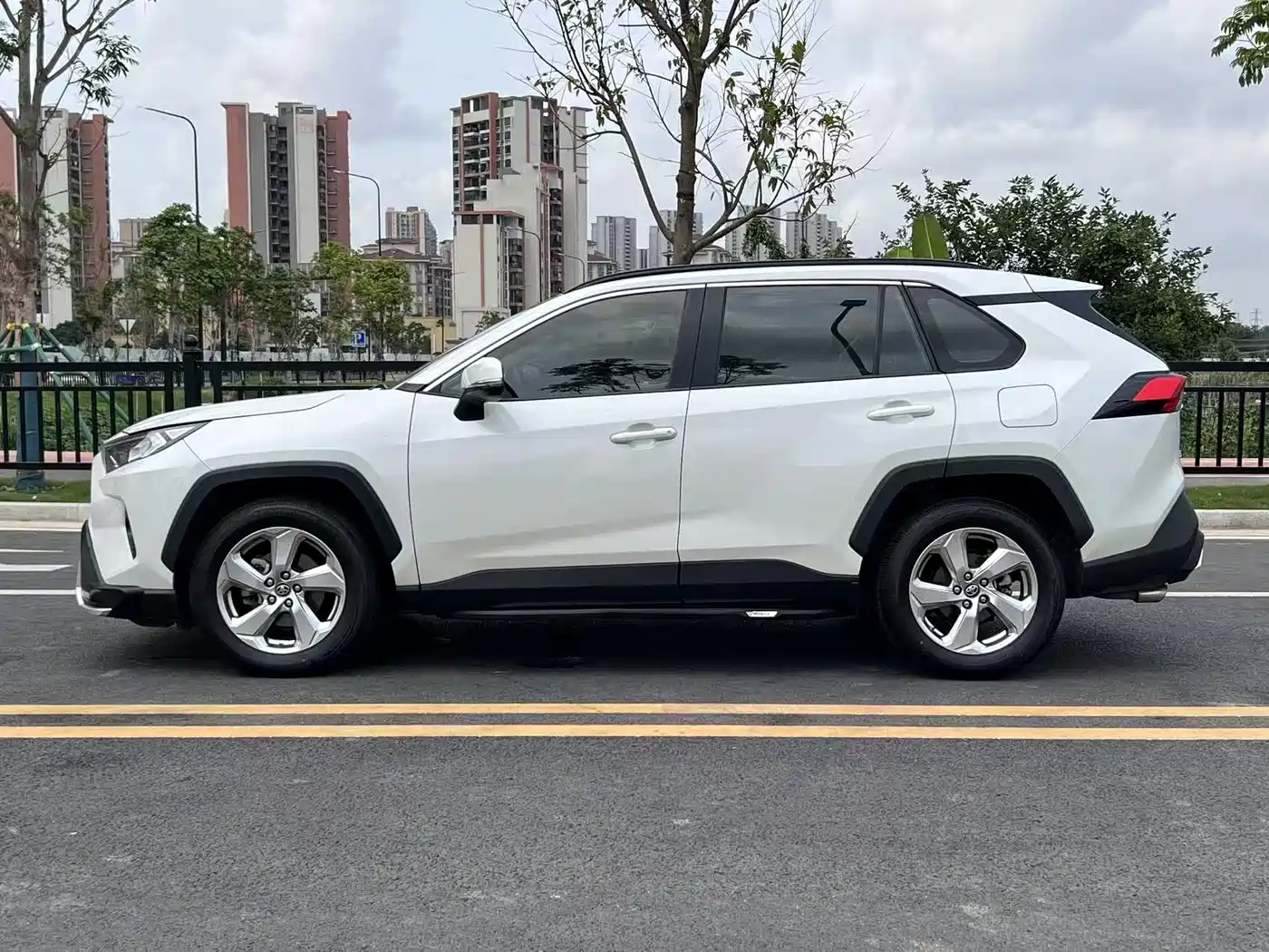Toyota RAV4 Rongfang 2020 2.0L CVT 2WD Trend Edition фото 3