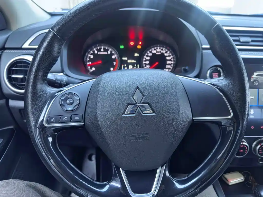 صورة 13 - Mitsubishi ASX