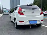Photo 15 - Hyundai Reina