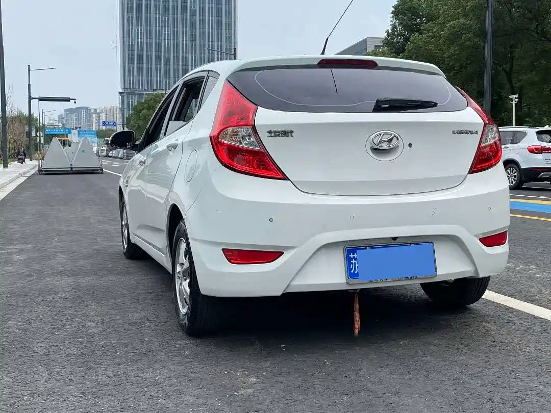 Photo 15 - Hyundai Reina