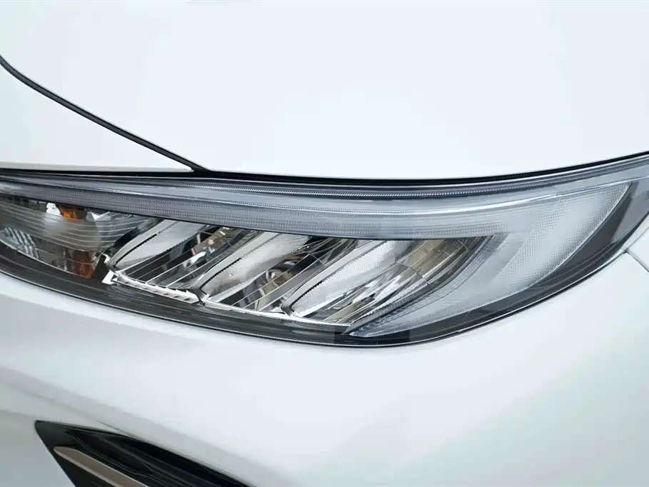 Toyota Wildlander 2023 2.0L CVT FWD LE фото 13