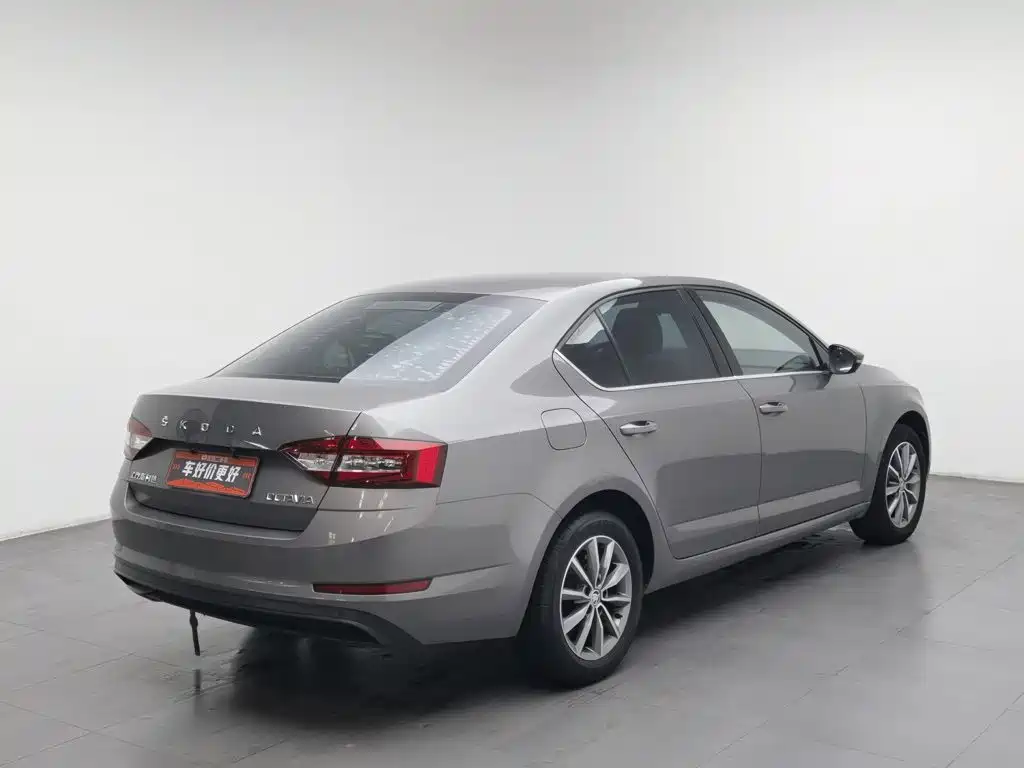 Photo 2 - Škoda Octavia