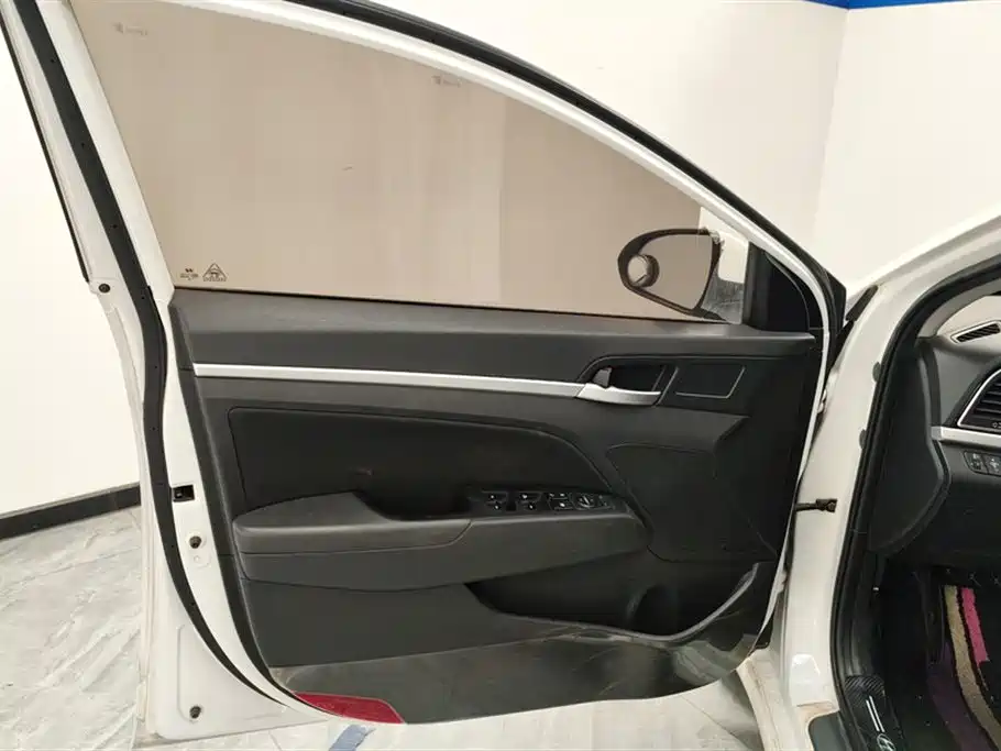 Hyundai Elantra 2016 Model 1.6L Automatic Smart Elite фото 7