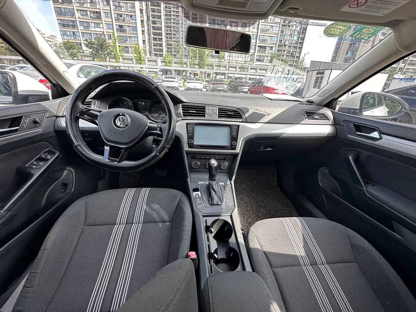 Volkswagen Lamando 2015 230TSI DSG Style фото 12
