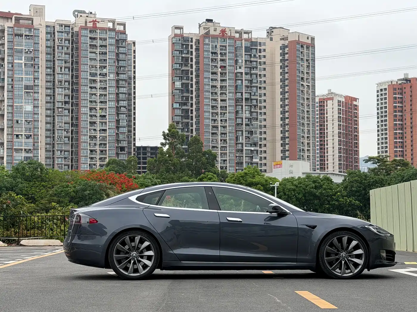 TESLA MODEL S