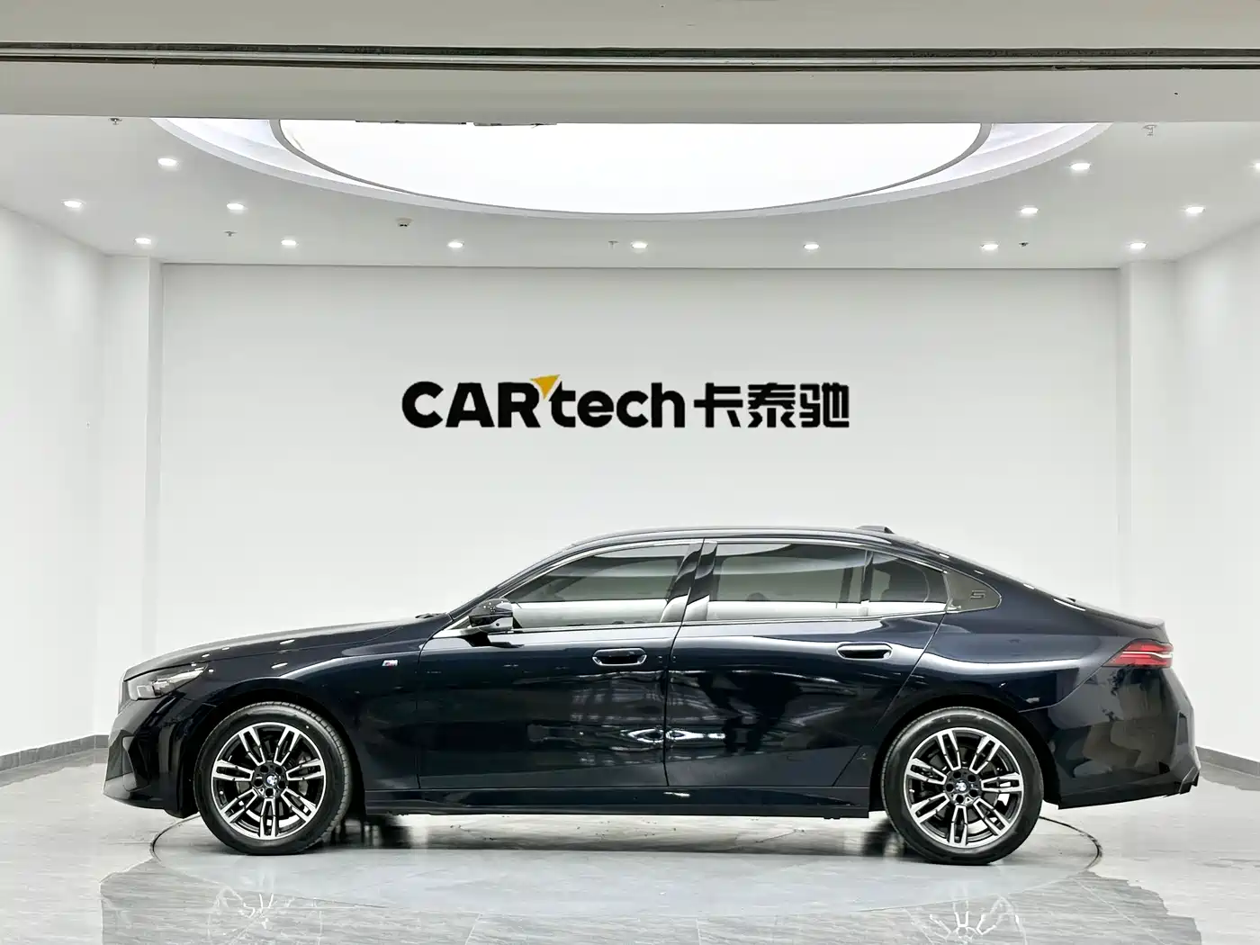 BMW 5 Series 2024 530Li Leading M Sport Package фото 4