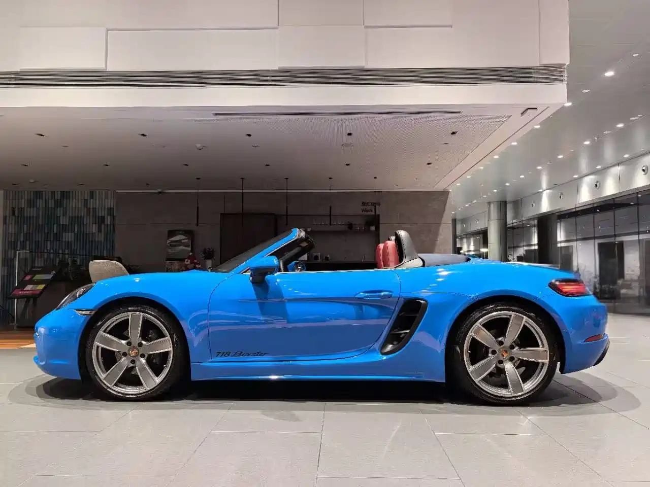 Porsche 718 2022 Boxster 2.0T фото 2
