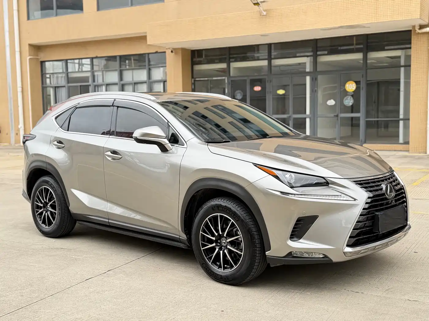 LEXUS NX