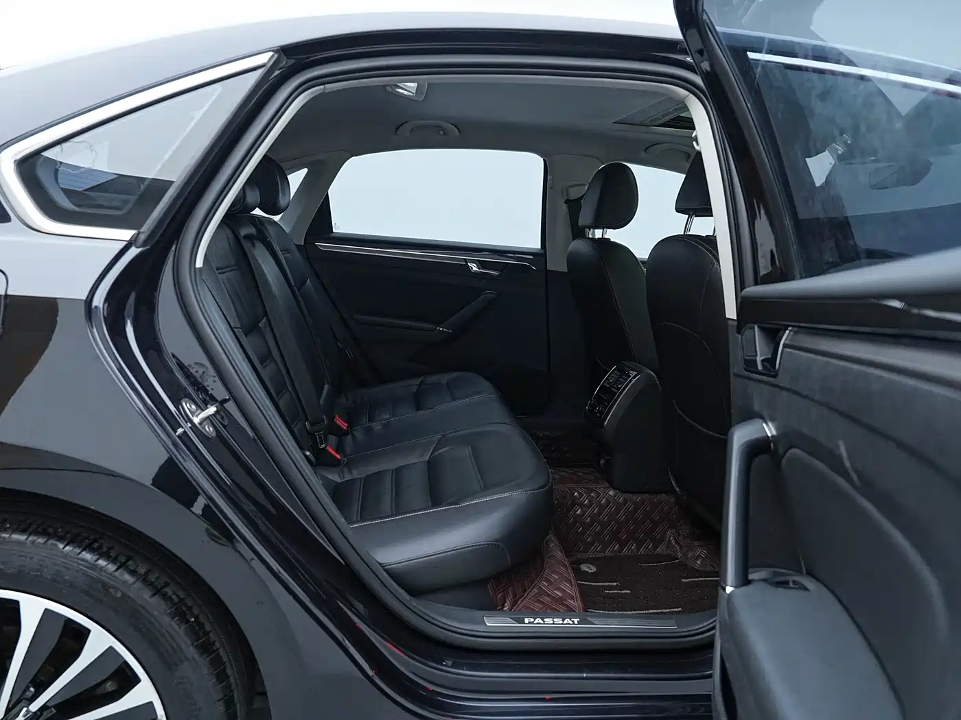 Volkswagen Passat 2016 330TSI DSG Executive Edition фото 19