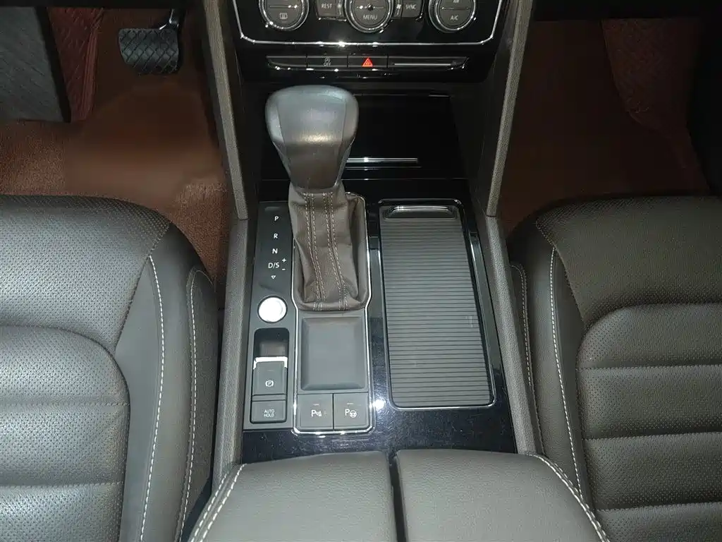 Volkswagen Teramont 2020 Facelift 330TSI 2WD Luxury фото 17