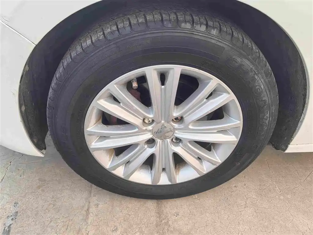 Peugeot 301 2015 2014 1.6L Manual Comfort Edition