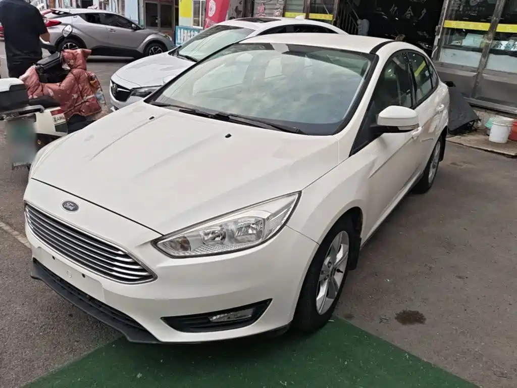 Фото 1 - Ford Focus