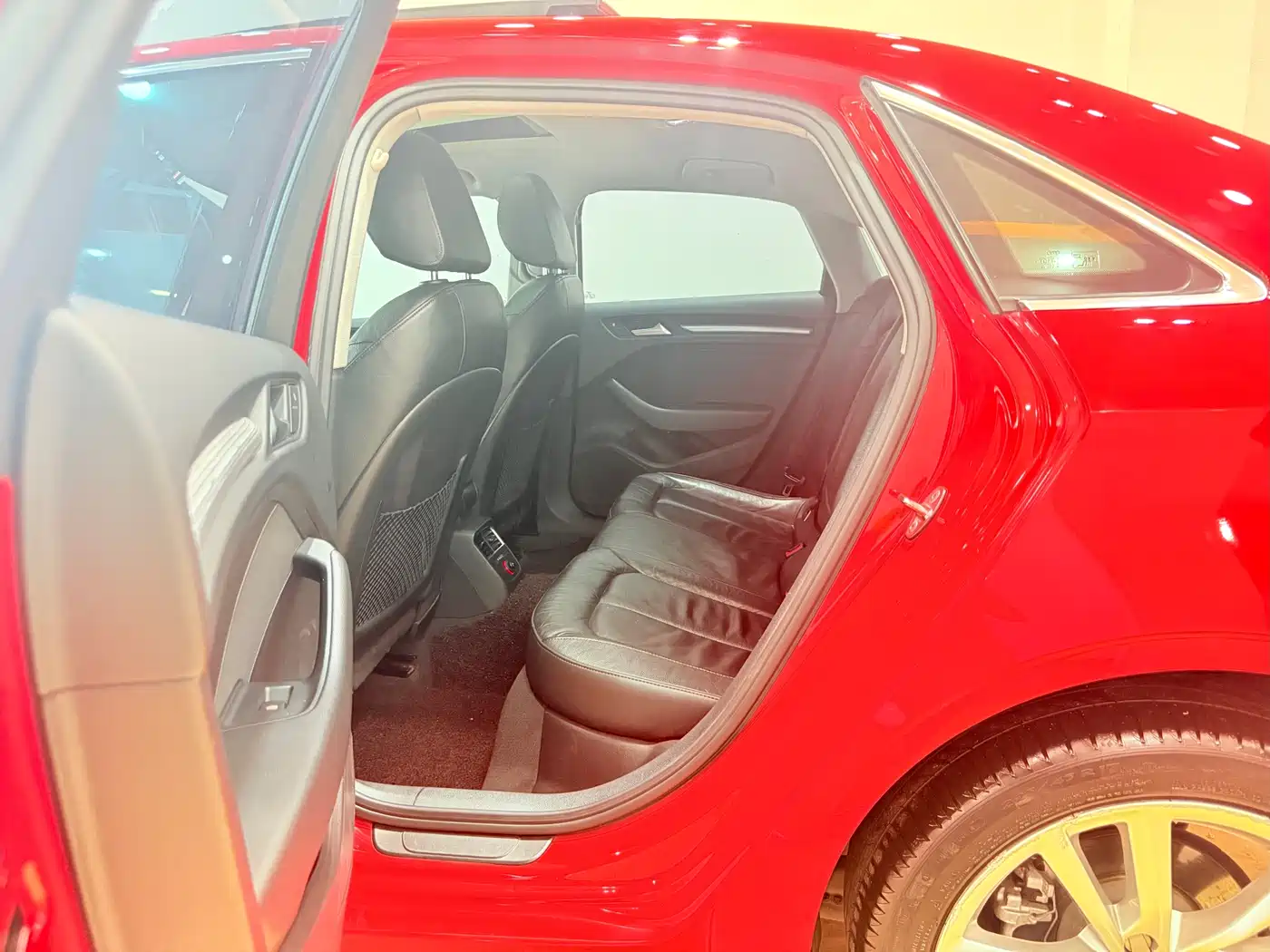 Audi A3 2015 Limousine 40 TFSI Automatic Comfort фото 12
