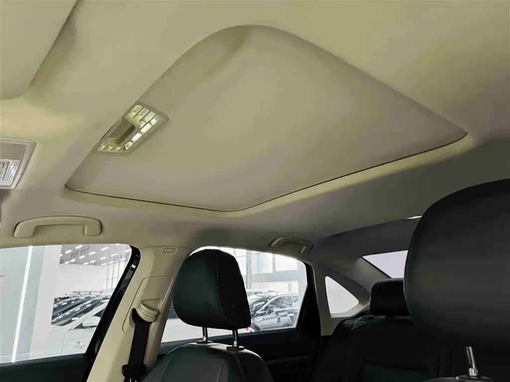 Volkswagen Lavida 2021 1.5L Auto Comfort Edition фото 27