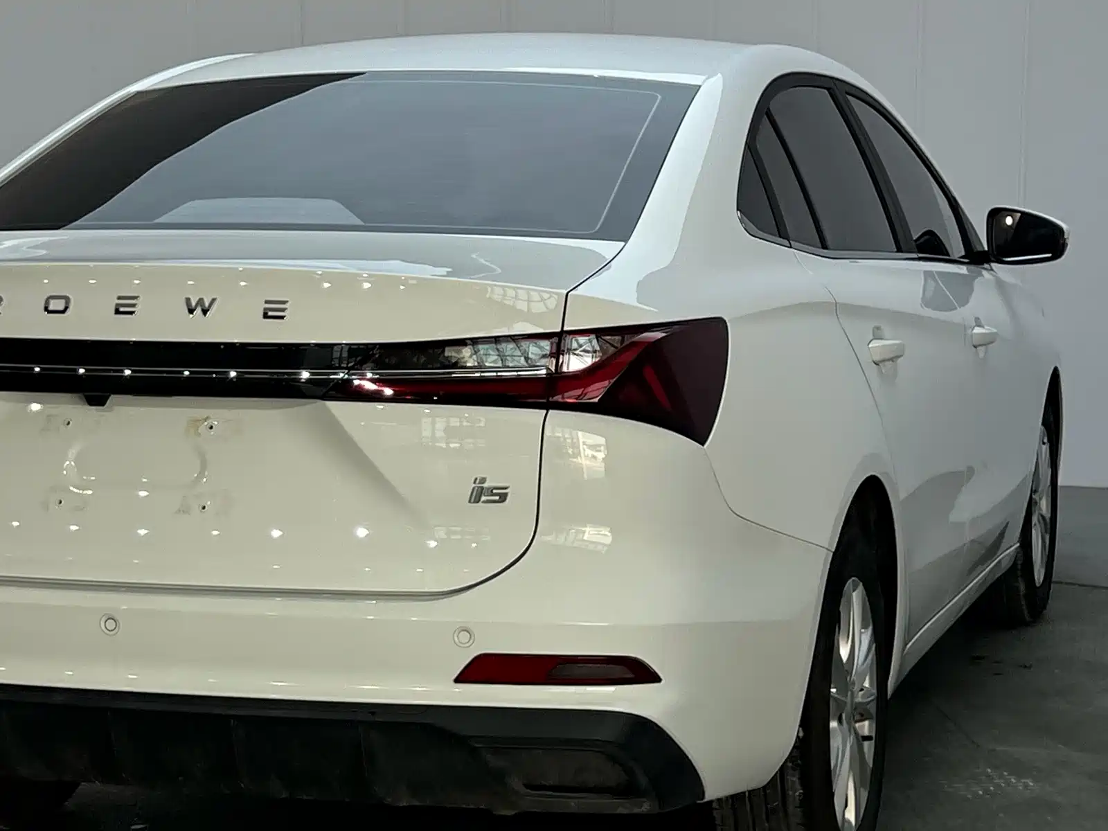 Фото 17 - Roewe i5