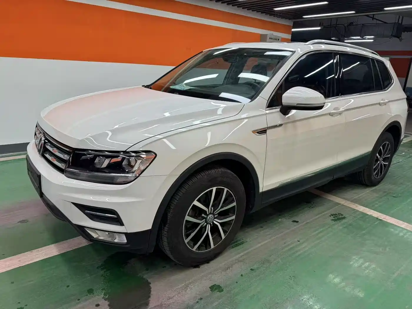 Volkswagen Tiguan L 2018 Facelift 330TSI Automatic 2WD Trend Edition фото 2