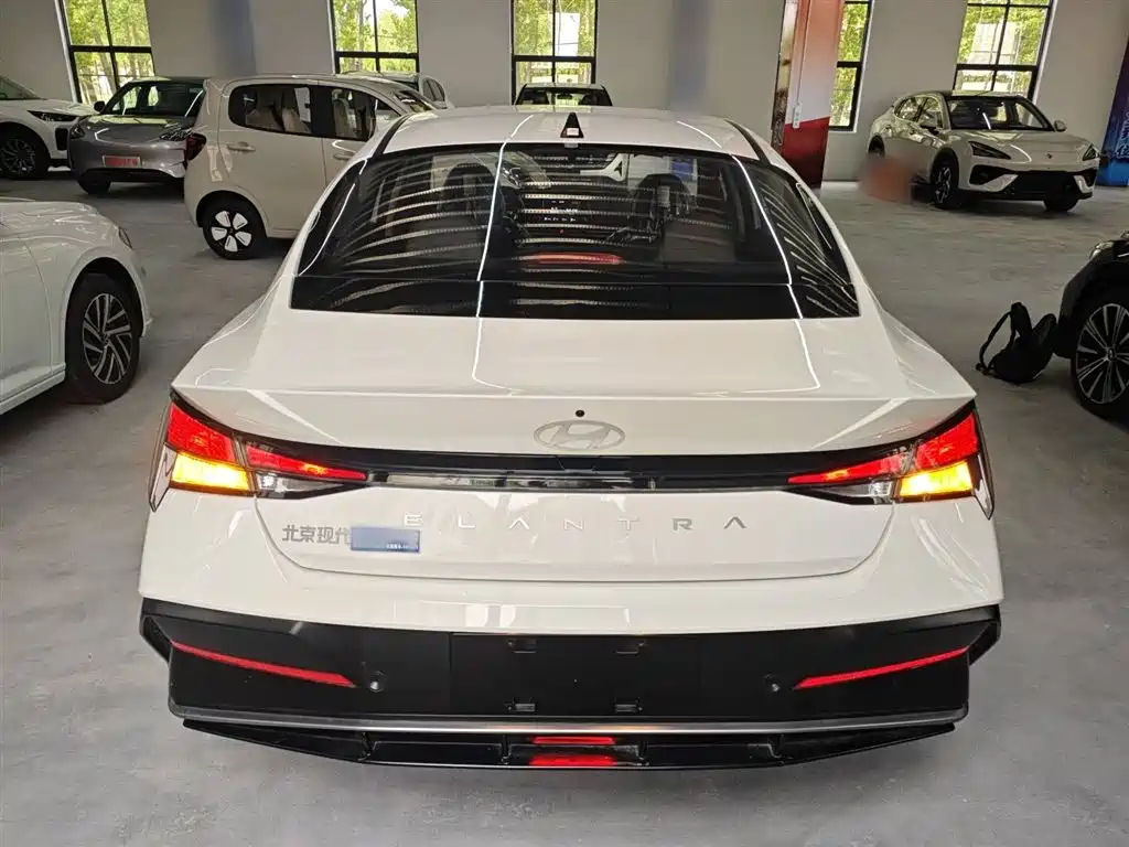 Hyundai Elantra 2023 1.5L CVT GLX Elite Edition фото 4