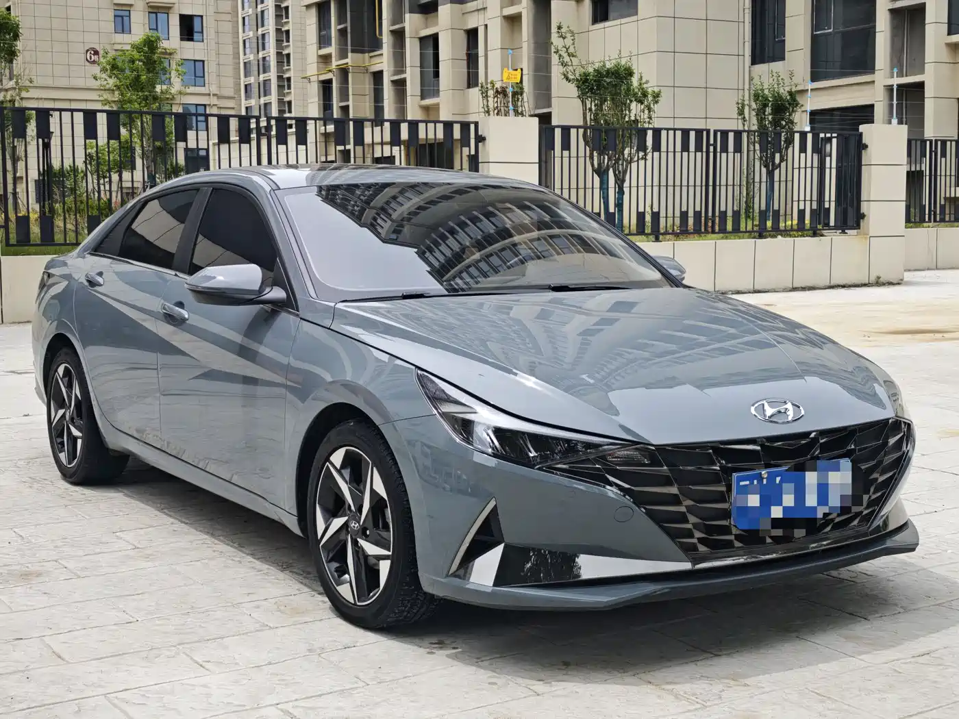 Hyundai Elantra 2023 1.5L CVT GLS Premium фото 3