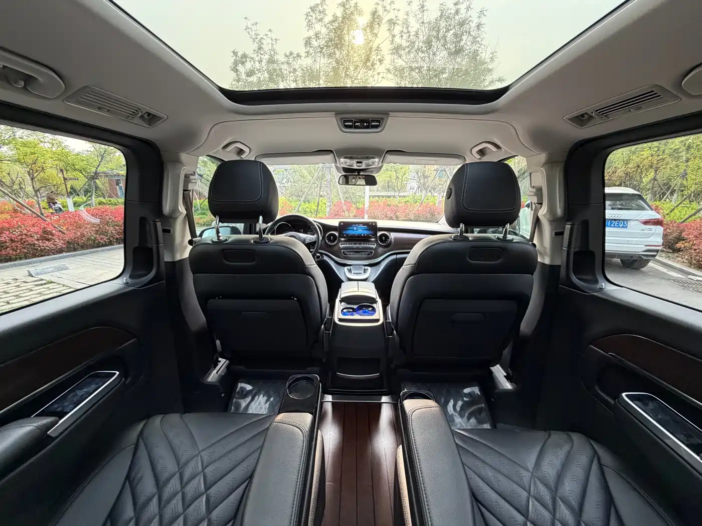 Mercedes-Benz V-Class 2021 V 260 L Long Wheelbase Premium Edition фото 21