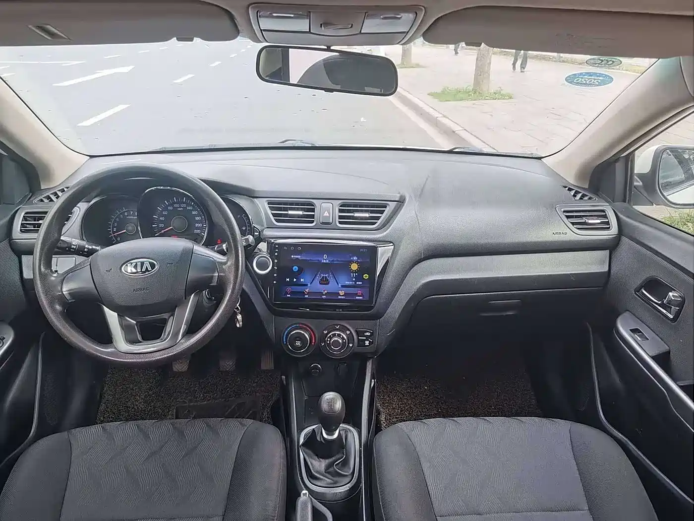 Kia K2 2012 Sedan 1.4L MT GLS Commemorative Edition фото 8