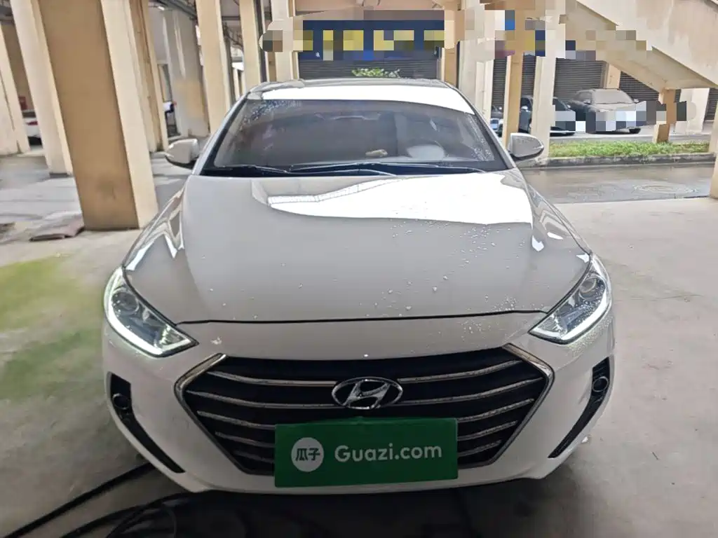 Фото 3 - Hyundai Elantra