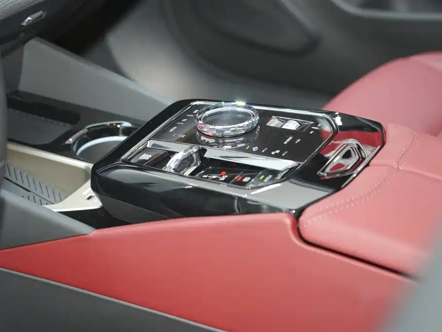 BMW 5 Series 2025 530Li Premium M Sport Package фото 15