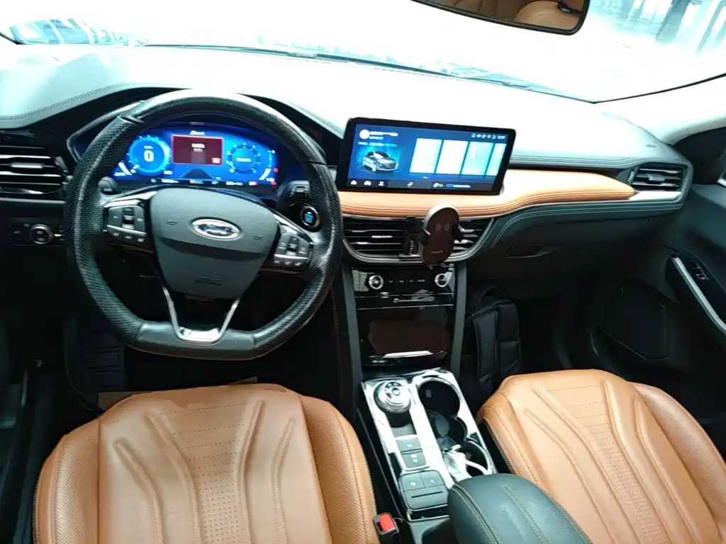Photo 10 - Ford Escape