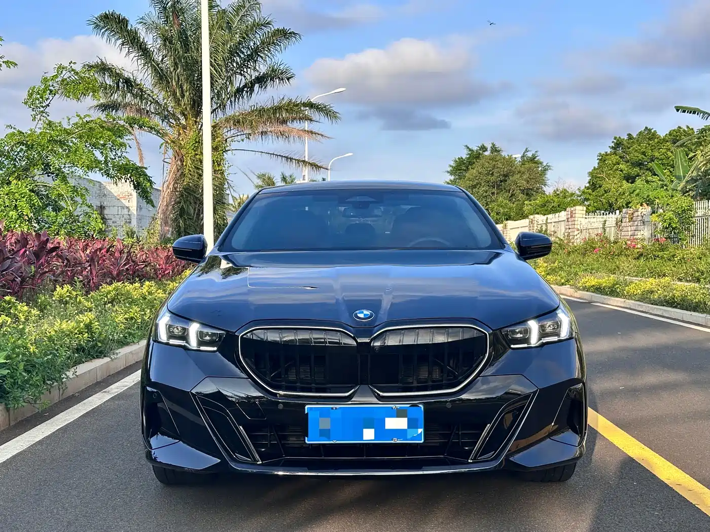 BMW 5 Series 2025 530Li Leading M Sport Package фото 3