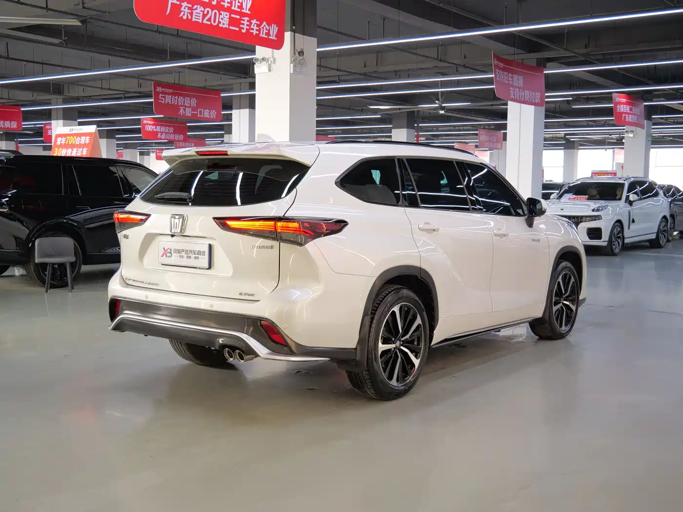 Toyota Crown Kluger 2023 2.5L HEV AWD Luxury Edition фото 8