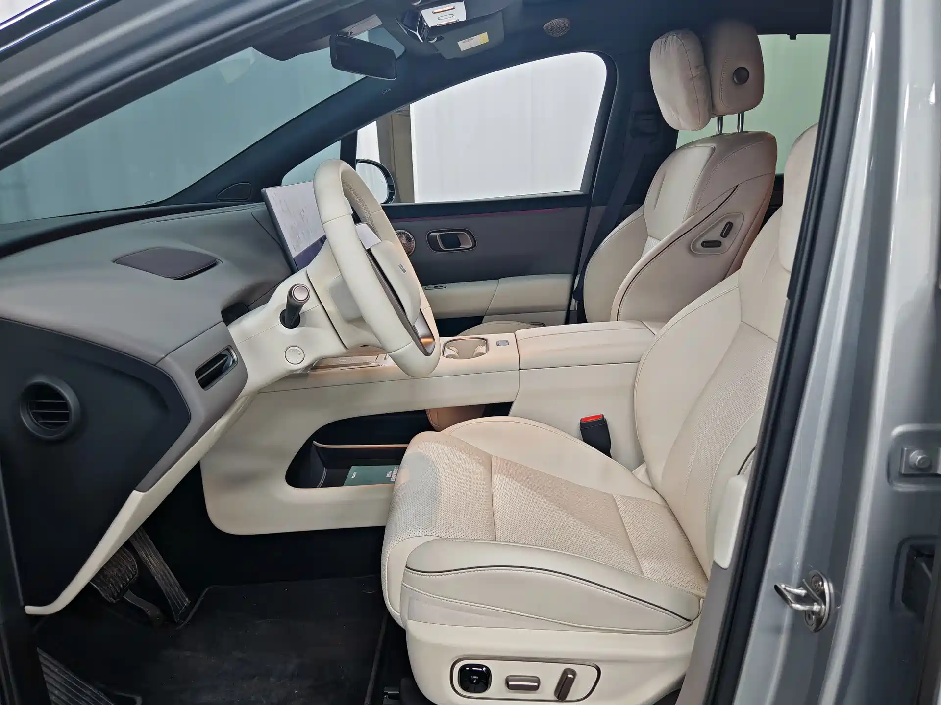 Фото 8 - Li Auto i6