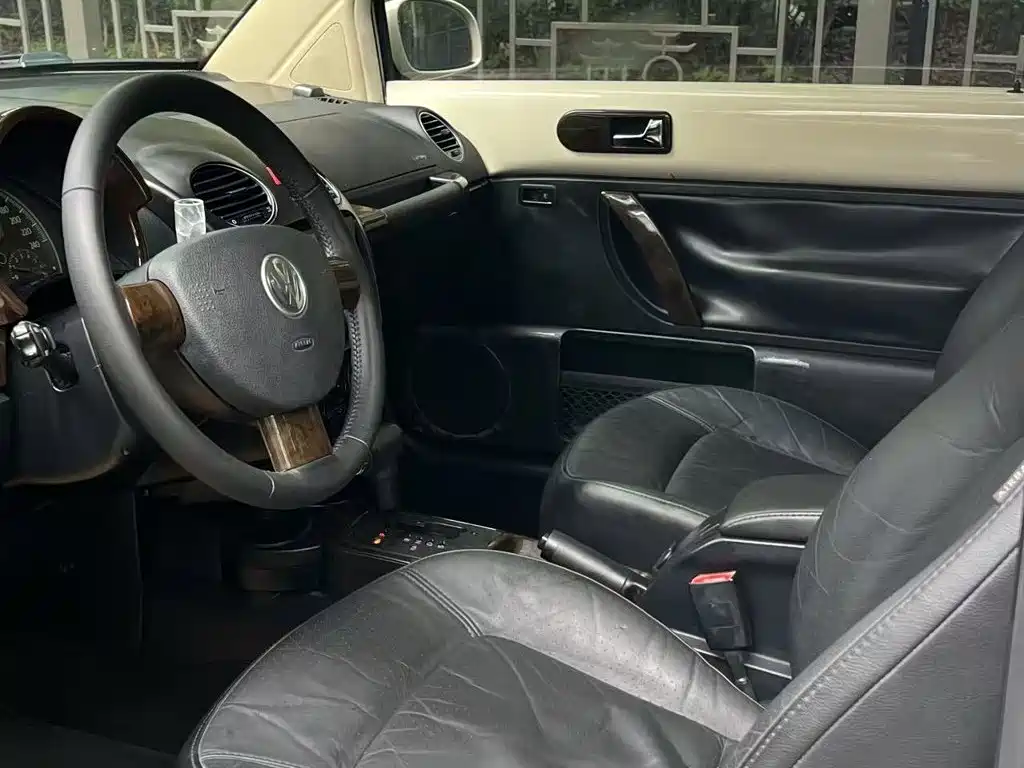 Volkswagen Beetle 2011 2010 1.8T BlackOrange Luxury Edition