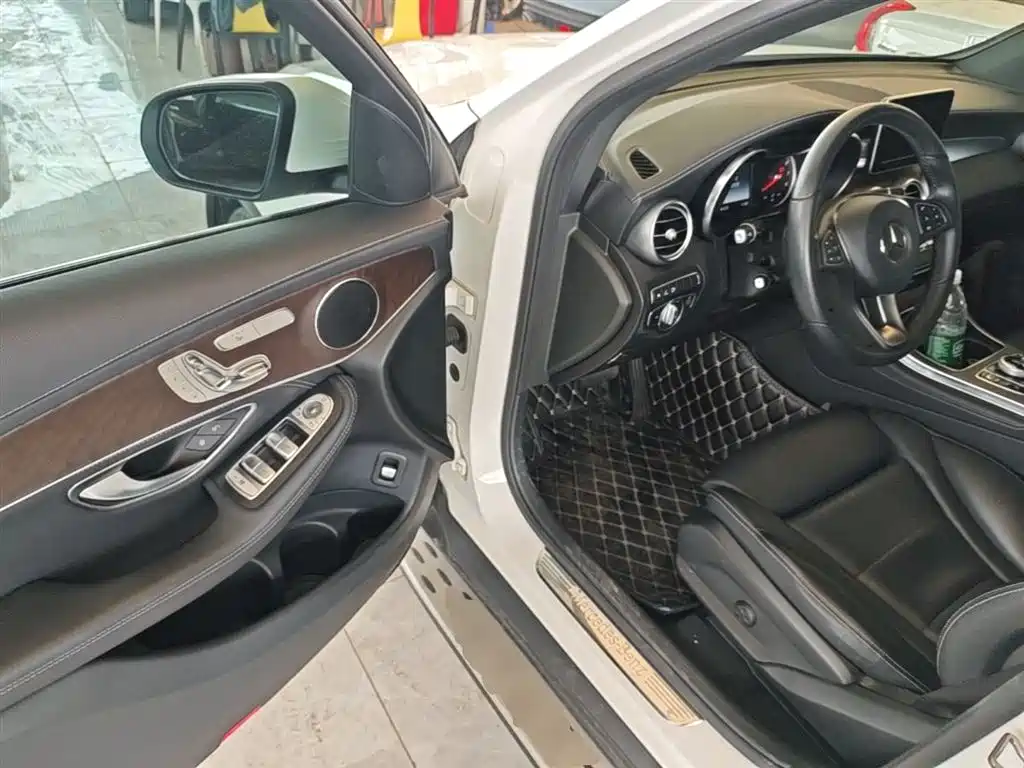 Mercedes-Benz GLC 2017 GLC 300 4MATIC Dynamic фото 16
