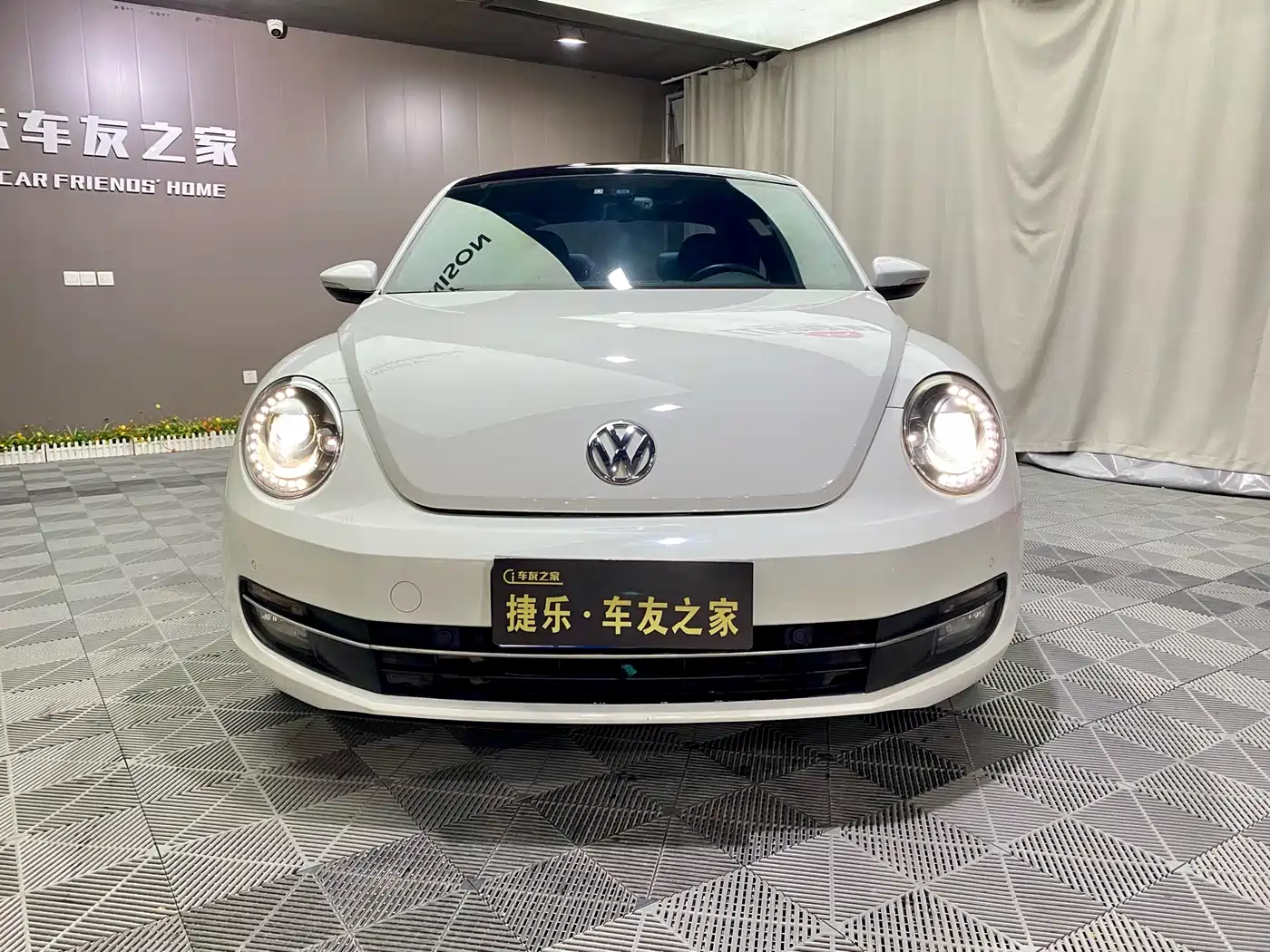 Volkswagen Beetle 2013 1.4TSI Fender Rock Edition фото 2