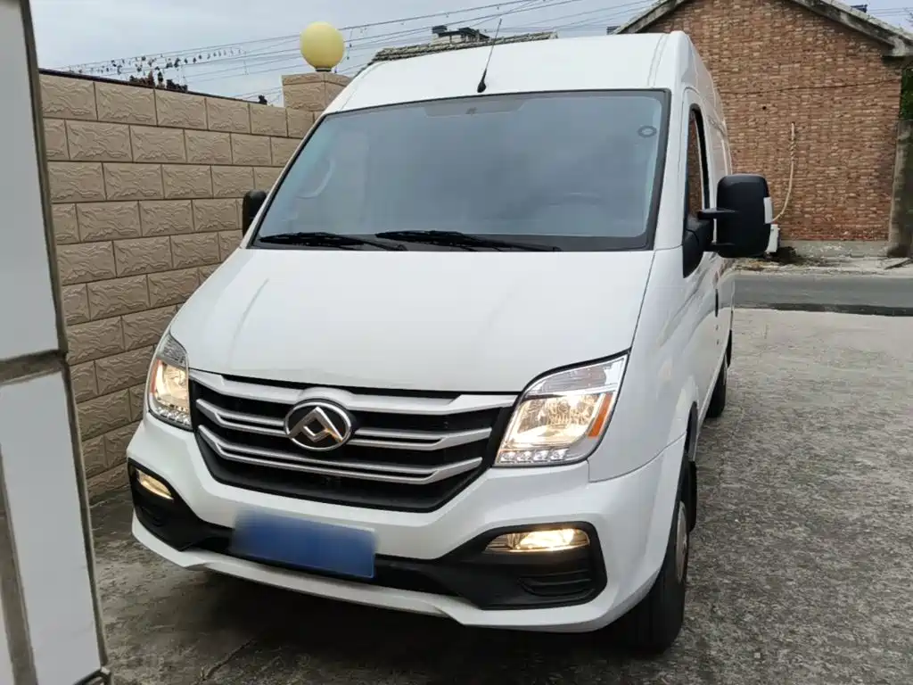 Maxus Xintu V80 2025 2024 City Delivery King PLUS Value Edition 6AMT Short Wheelbase Medium Roof 147Ps 3 Seats