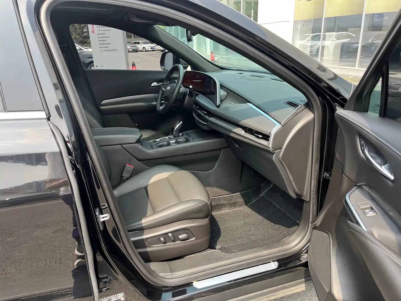 CADILLAC XT4