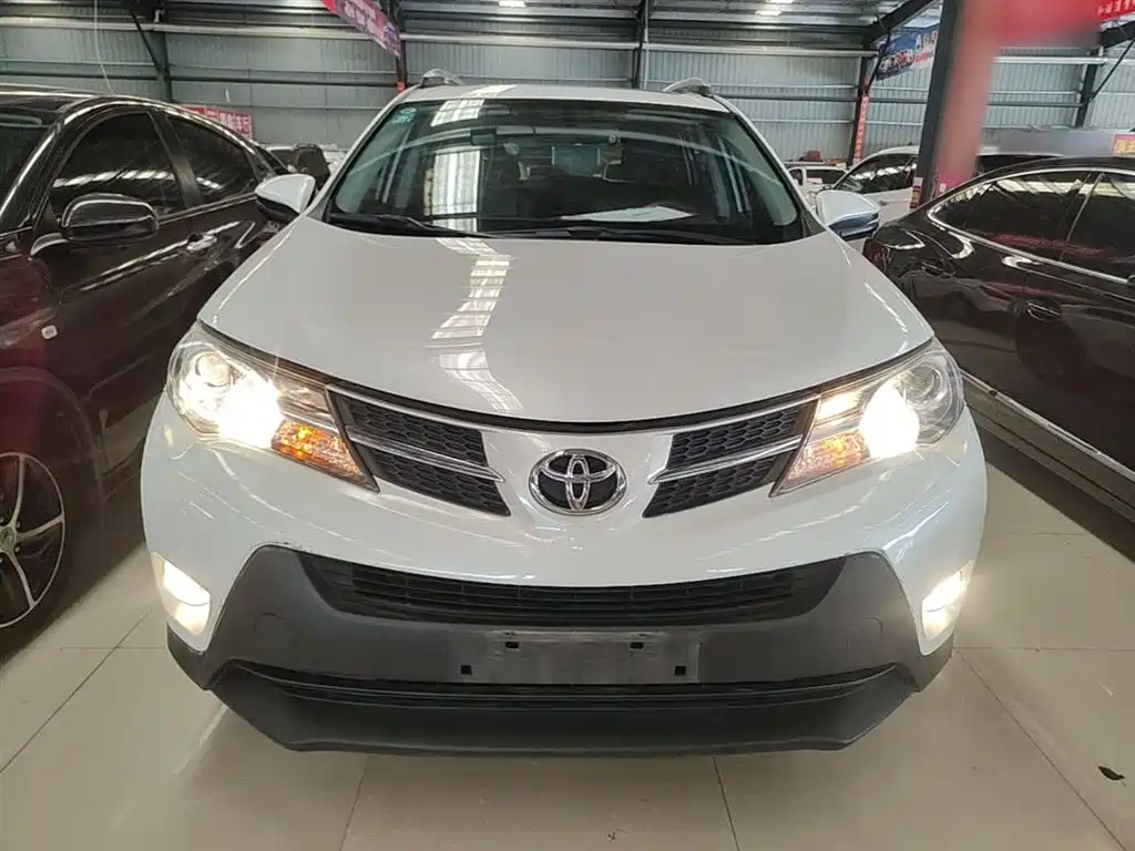 Toyota RAV4 Rongfang 2015 2.0L CVT 2WD Trend Edition фото 3