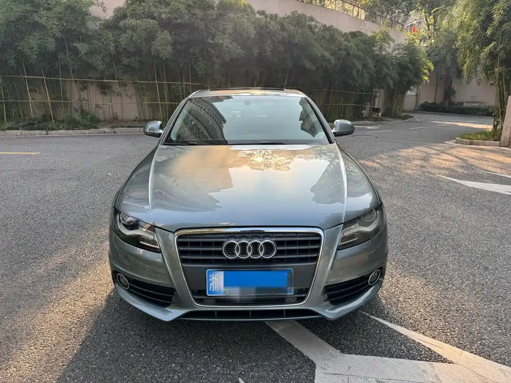 Фото 2 - Audi A4L