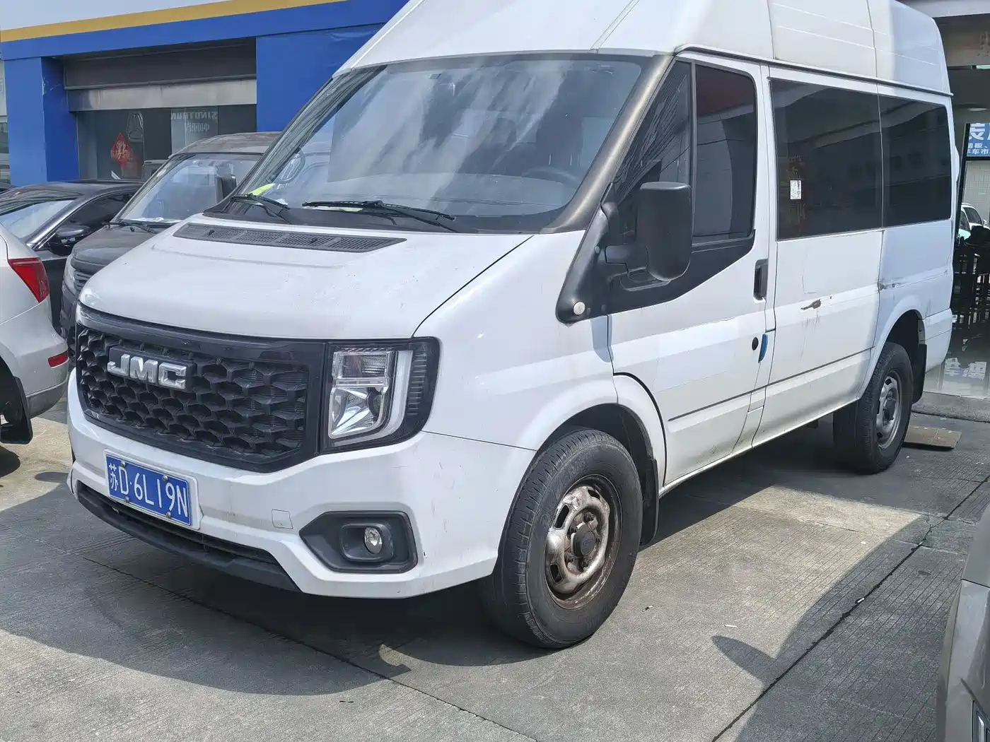 Jiangling JMC Fushun 2023 Model 2.0T Manual Short Wheelbase Medium Roof Commercial Multi-purpose Vehicle 5-seater