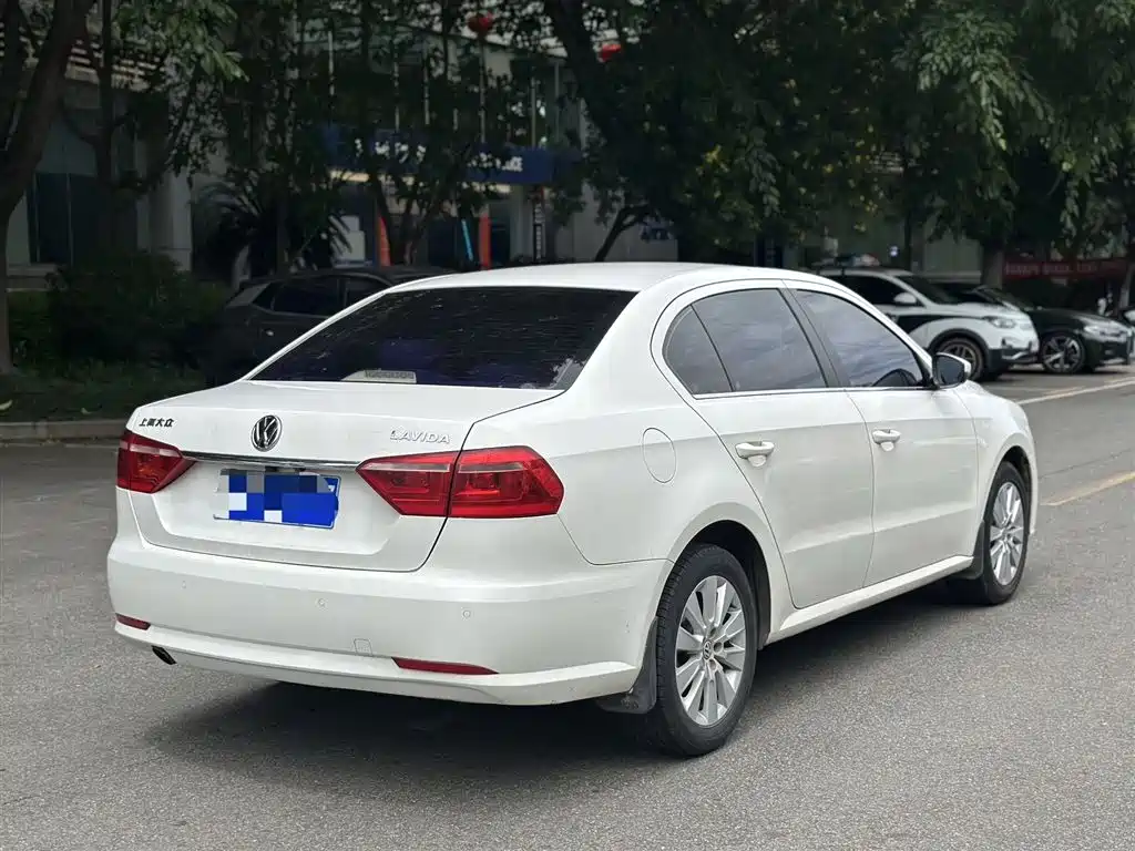 Volkswagen Lavida 2013 1.6L Automatic Comfort Edition фото 6