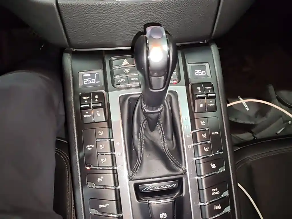 Porsche Macan 2017 Macan 2.0T фото 14