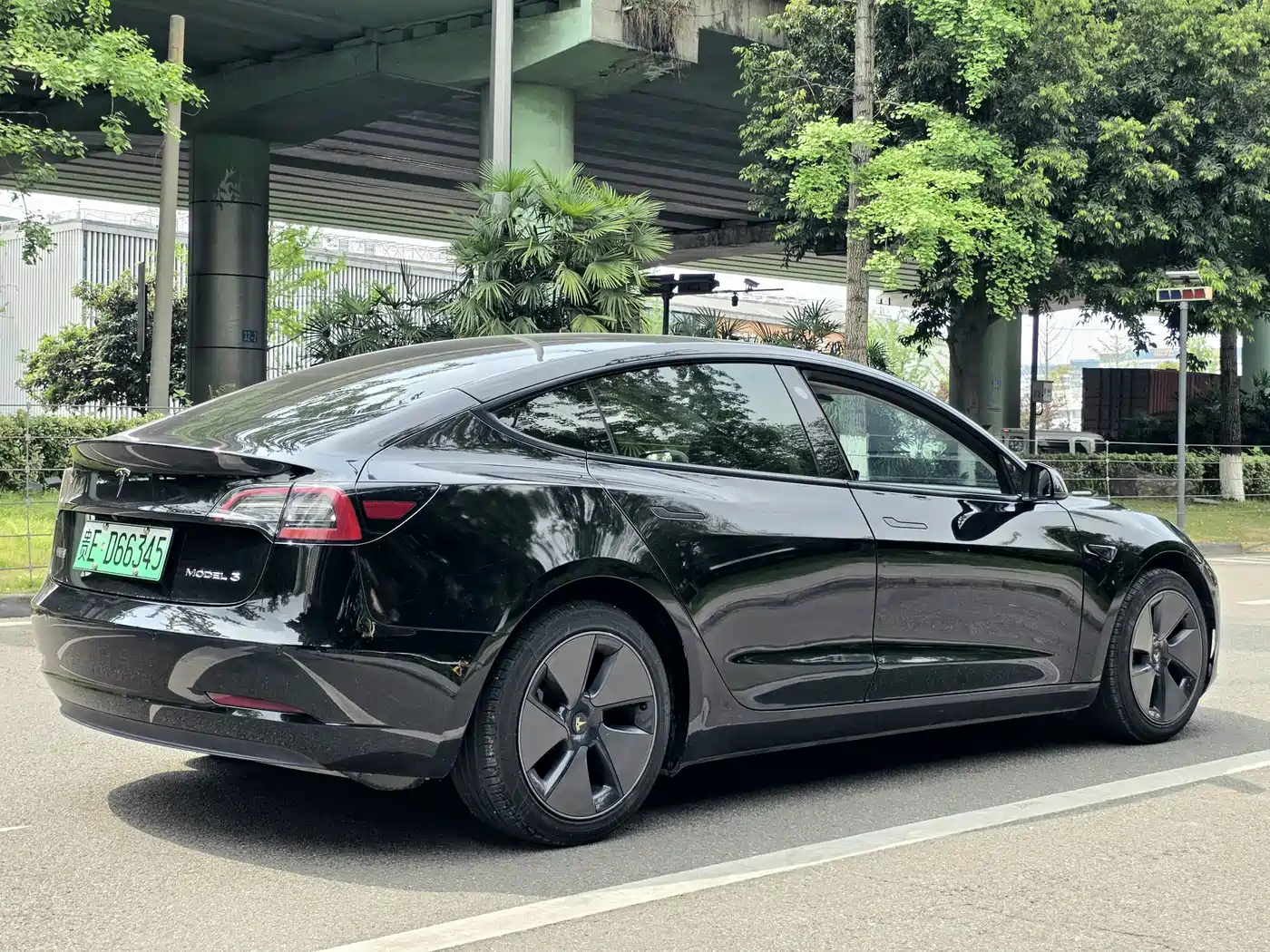 TESLA MODEL 3