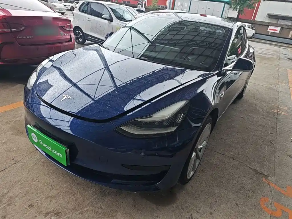 Фото 1 - Tesla Model 3