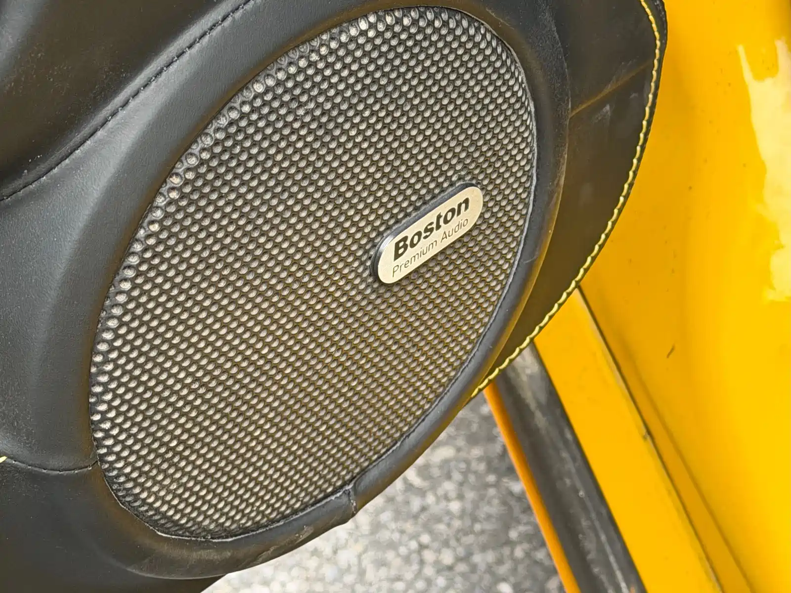 Photo 10 - Chevrolet Camaro