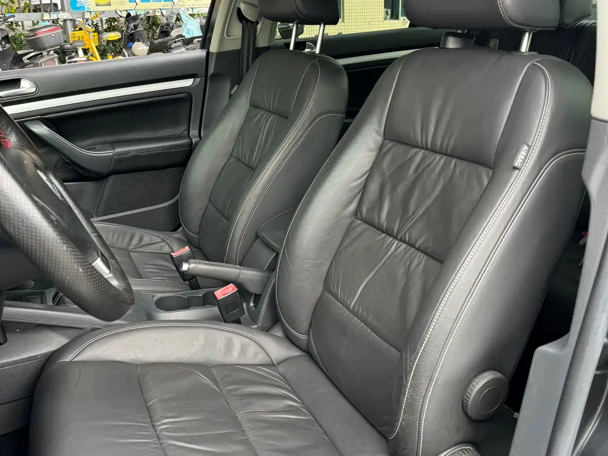 Volkswagen Sagitar 2009 Model 1.8TSI Automatic Champion Edition фото 7
