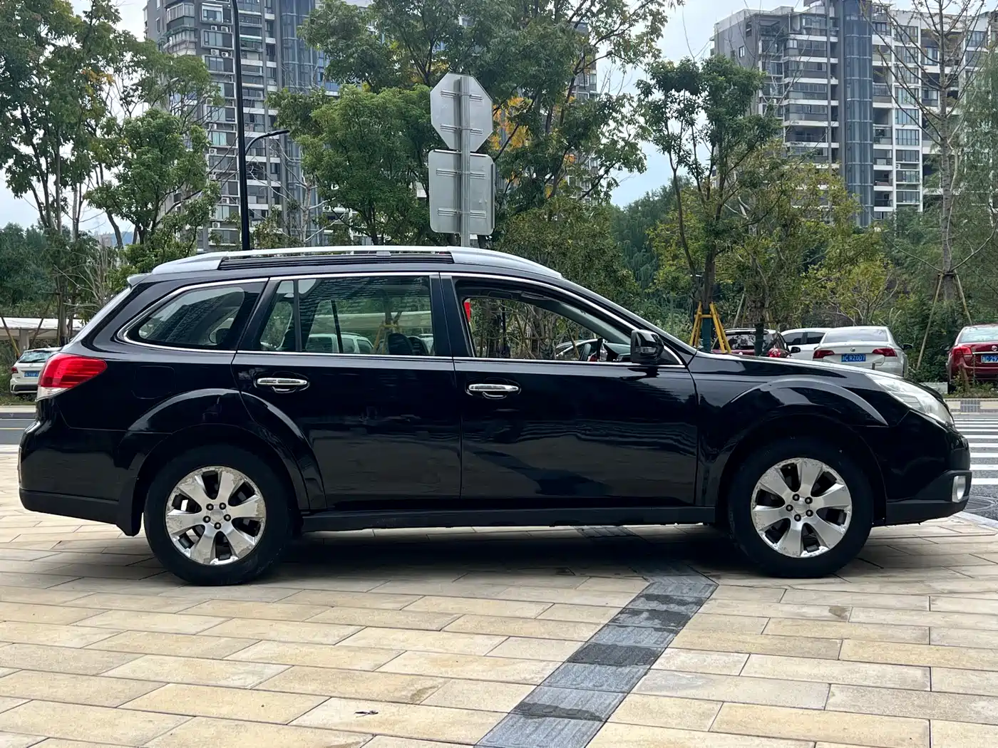 Subaru Outback 2010 2.5i Luxury фото 4