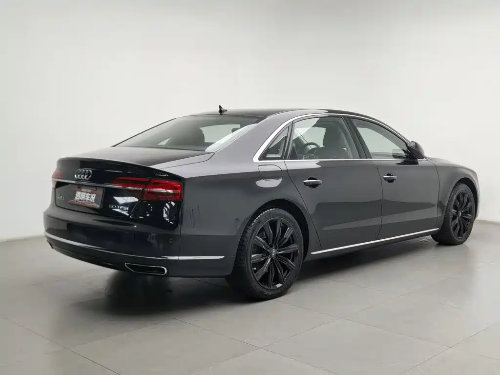 Photo 2 - Audi A8