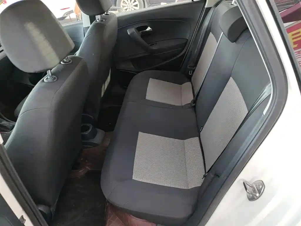 Volkswagen Polo 2016 1.4L Automatic Trend фото 17
