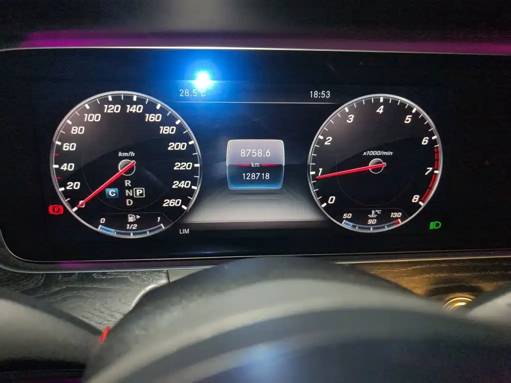 Фото 8 - Mercedes-Benz E-Class