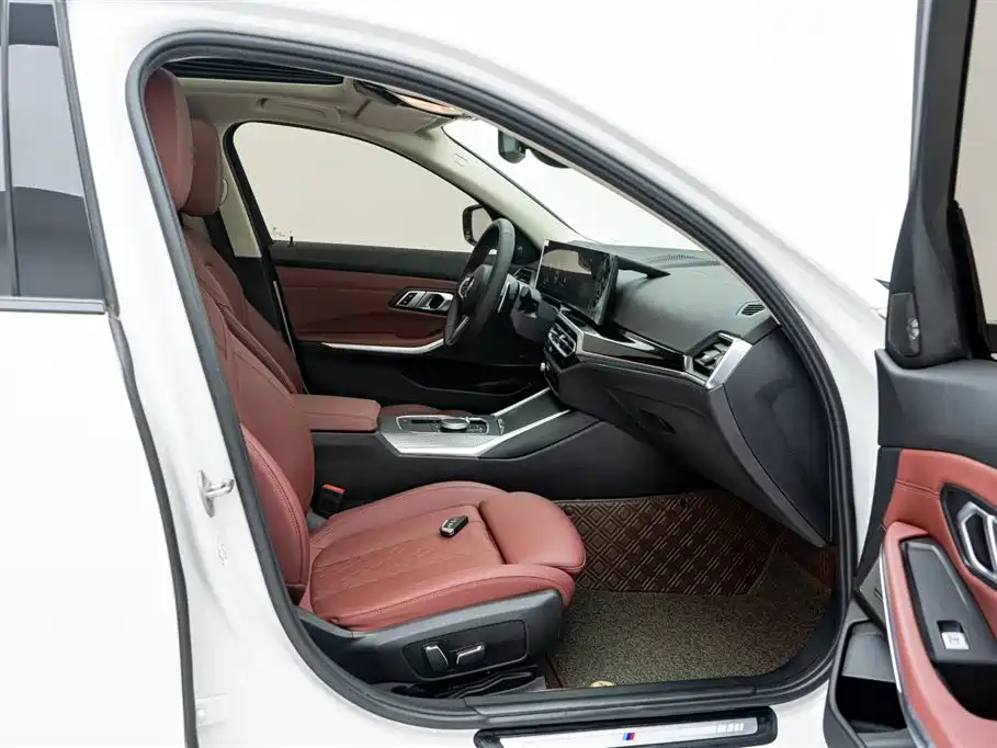 BMW 3 Series 2024 325Li M Sport Shadowline Package фото 18
